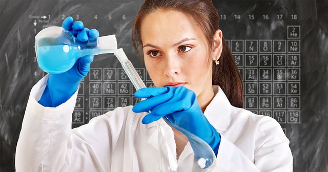 Comment puis-je devenir technicien de laboratoire dans une clinique de fertilité ?