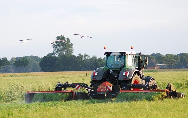 Comment retirer le tablier d'un John Deere 455 entraîné par un arbre.