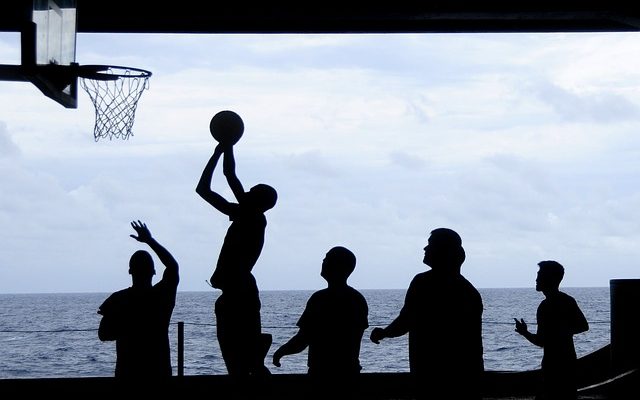 Jeux amusants à jouer à l'extérieur avec 4 personnes