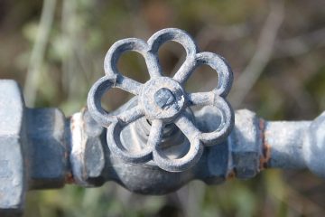 Comment enlever les poignées de robinet de la salle de bains