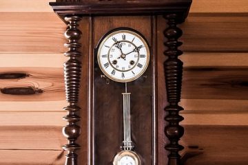 Comment régler l'heure d'une horloge pendulaire