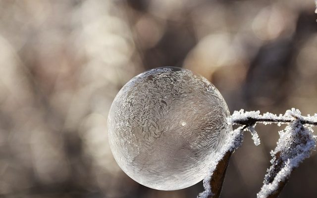 Des cristaux qui réfléchissent la lumière