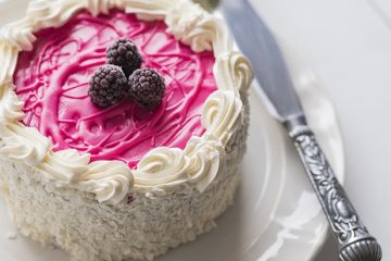 Comment faire des gâteaux de mariage avec des fleurs fraîches