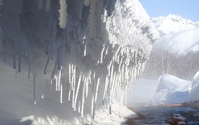 Le travertin est-il un bon choix pour un mur de douche ?