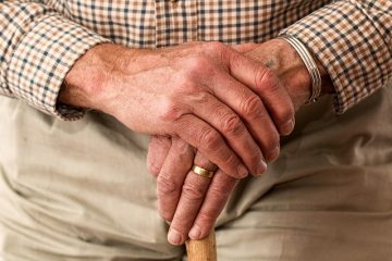 Comment apprendre à sculpter une canne et un bâton de marche.