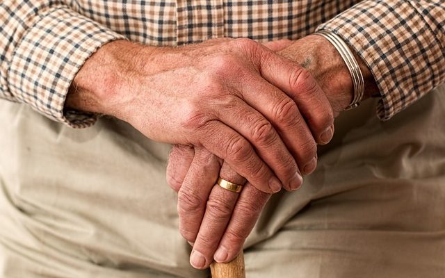 Comment apprendre à sculpter une canne et un bâton de marche.