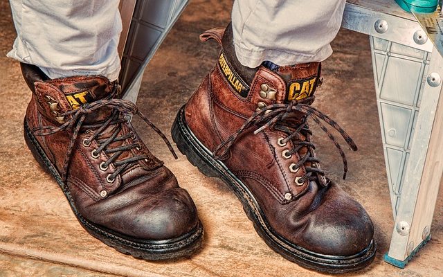 Comment étirer des bottes de cowboy en cuir de vachette