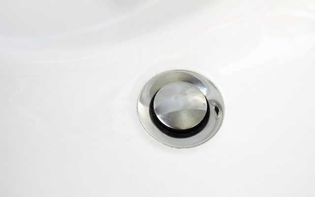 Comment réparer les bouchons Pop-Up Sink-Up Stoppers