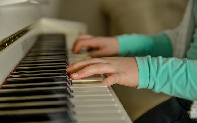 Comment réparer les touches d'un clavier de piano Yamaha
