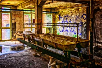 Comment enlever un lavabo sur piédestal de salle de bains