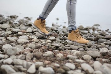 Comment sécher les bottes mouillées pendant le camping