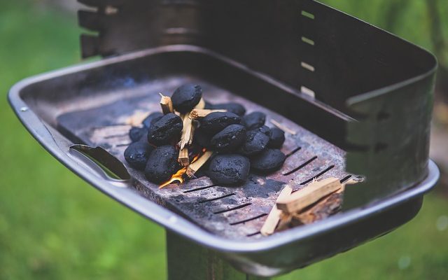 Comment utiliser les briquettes de céramique dans les grils à gaz