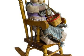 Comment utiliser une poupée tricotée française