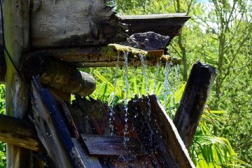 Comment entretenir les gouttières en bois