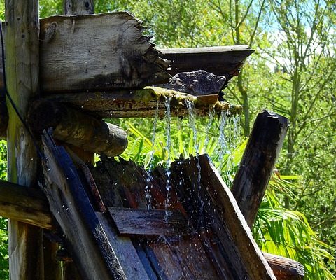 Comment entretenir les gouttières en bois