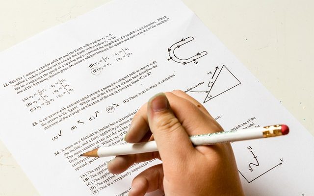 Comment puis-je obtenir les résultats des examens de mon ancienne école ?