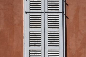 Comment réparer une porte de douche à charnière