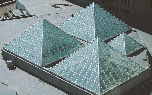 Installation des puits de la fenêtre du sous-sol