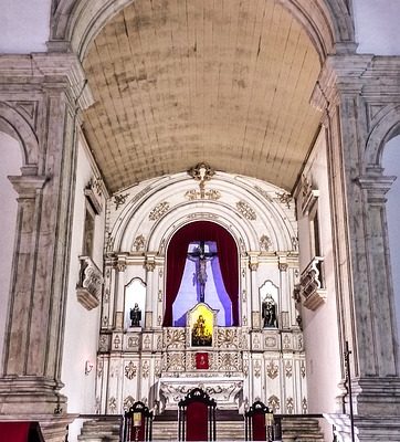 Mettre la table pour la Sainte Communion