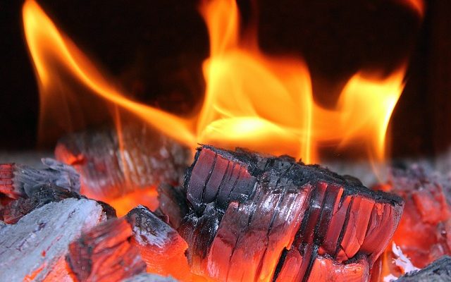 Que faire avec les cendres de briquettes restantes ?