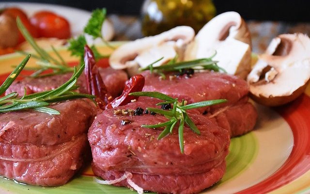 Une liste d'aliments à faible teneur en glucides et à haute teneur en protéines.