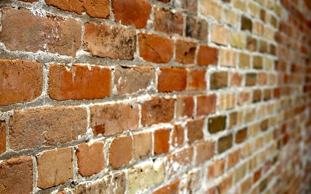 Comment construire un mur de briques renforcées