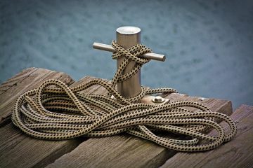 Comment faire un collier avec un cordon de cuir à nœud coulissant réglable.