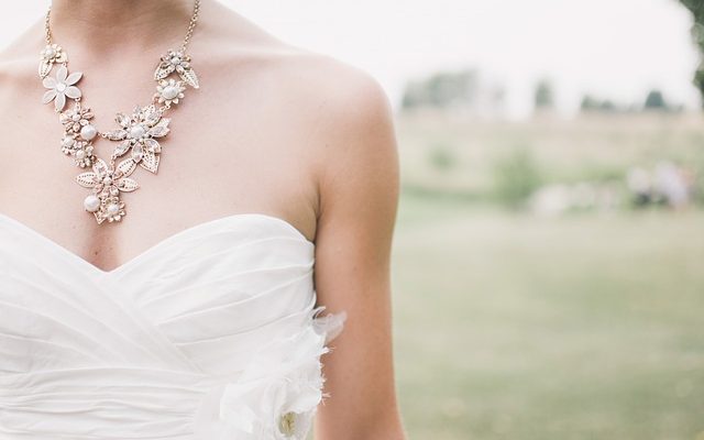 Styles de robes de mariée pour femmes matures