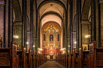 Comment décorer l'autel de l'église catholique à Noël