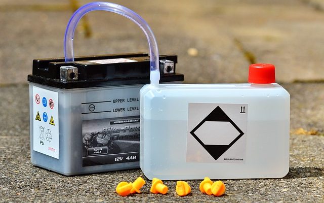Comment déterminer la quantité d'acide sulfurique dans une batterie de chariot élévateur à fourche