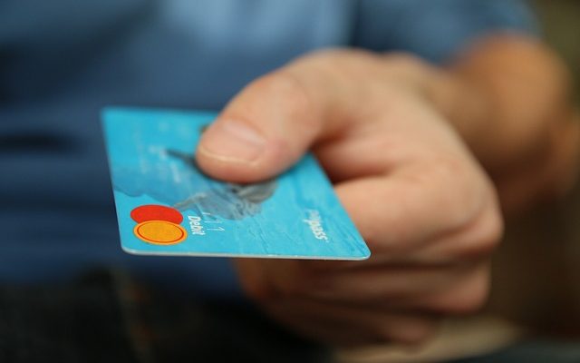 Comment puis-je arrêter les intérêts sur une carte de crédit ?