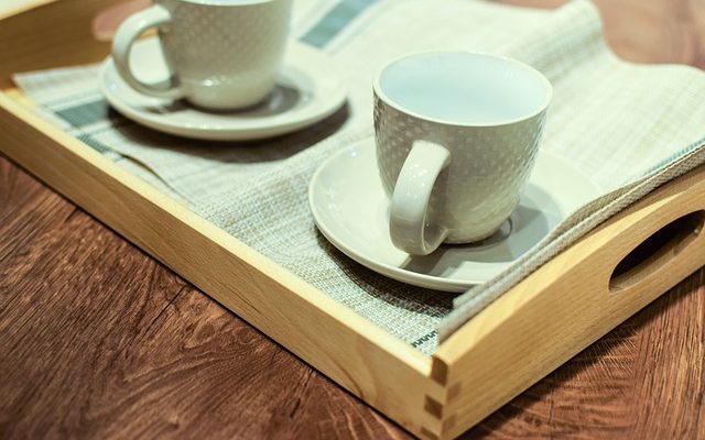 Comment recouvrir une table avec un faux plateau