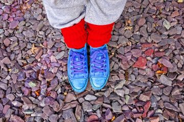 Enlèvement des taches sur les chaussures en satin