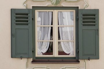 Comment accrocher des rideaux dans une fenêtre en baie