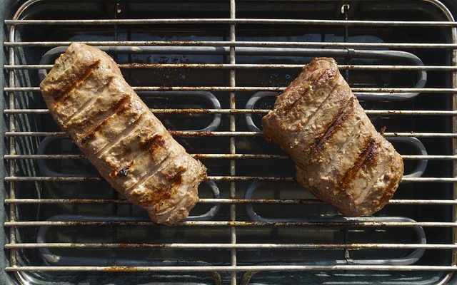 Comment cuire lentement une poitrine d'agneau à la mijoteuse