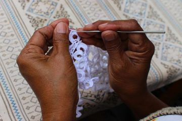 Instructions sur la façon de tricoter un chandail à col roulé Raglan