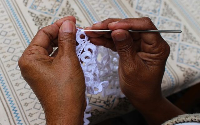 Instructions sur la façon de tricoter un chandail à col roulé Raglan