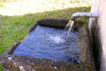 Quelles sont les causes des éviers de salle de bains fissurés ?