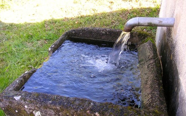 Quelles sont les causes des éviers de salle de bains fissurés ?