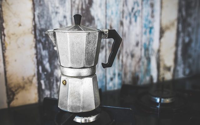 Comment utiliser un percolateur à café sur la cuisinière