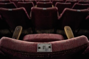 Comment identifier les chaises de salle à manger en bois antique