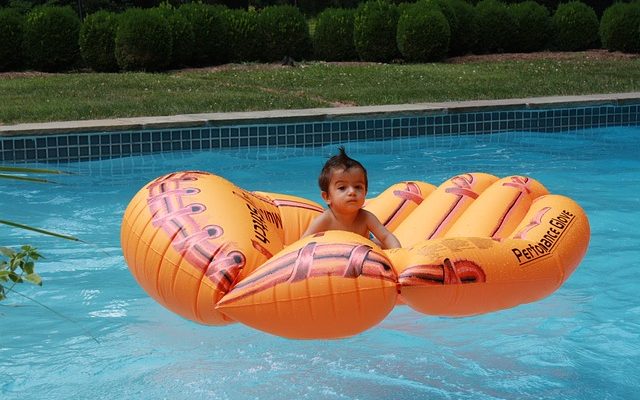 Comment mettre de l'air dans une piscine gonflable