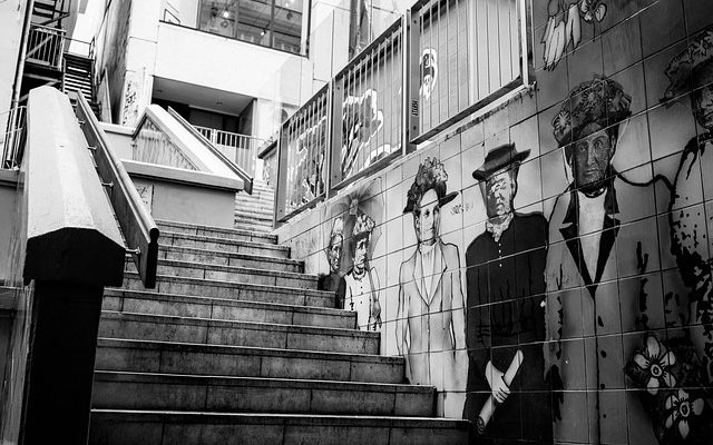 Conseils pour peindre les cages d'escalier des plafonds hauts