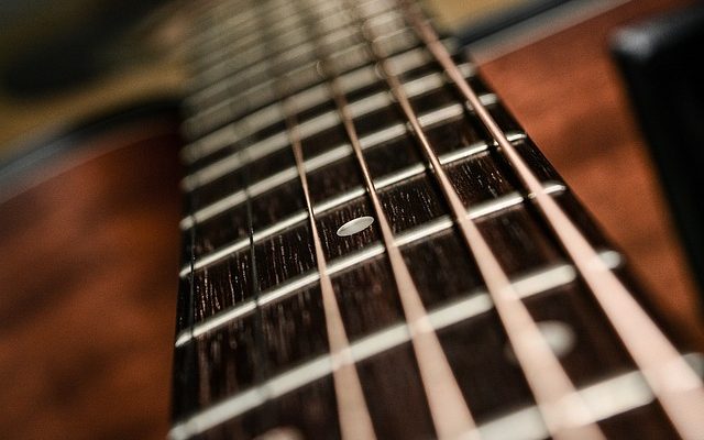 Comment déchiffrer les numéros de série des guitares Epiphone.