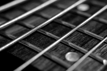 Comment devenir professeur de guitare ou de basse ?