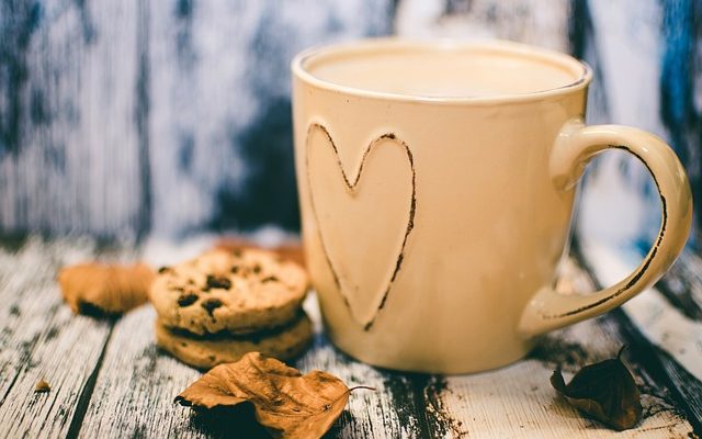 Comment fixer un trou dans une porte en bois