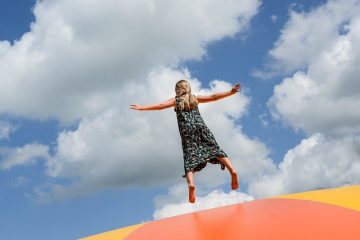 Comment nettoyer les excréments d'oiseaux d'un trampoline