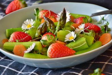 Comment puis-je enlever les taches blanches et nuageuses du lave-vaisselle de mes verres à boire ?