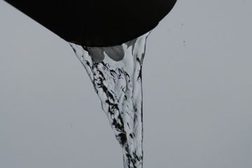 Comment raccorder un tuyau d'eau à une gouttière