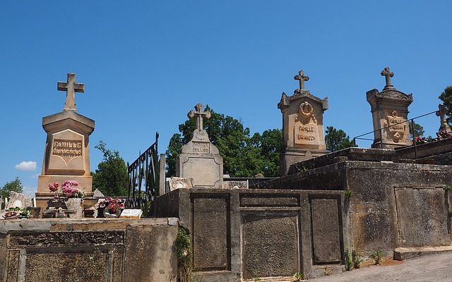 Étiquette pour les services de commissariat de cimetière